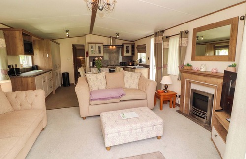 Warton Cottage | 22 YEALAND, pet friendly, with a garden in Carnforth