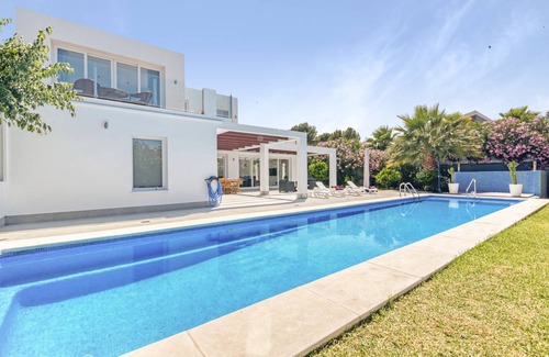 Javea Ski Chalet | 220 m² Chalet ∙ 5 bedrooms ∙ 10 guests