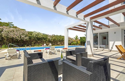 Javea Ski Chalet | 220 m² Chalet ∙ 5 bedrooms ∙ 10 guests