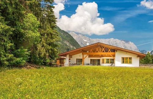 Weidach House | 220 m² House ∙ 2 bedrooms ∙ 6 guests