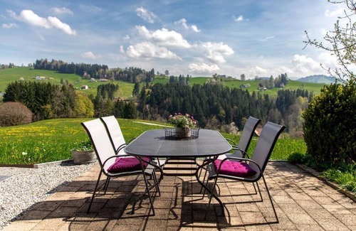 Teufen House | 220 m² House ∙ 3 bedrooms ∙ 8 guests