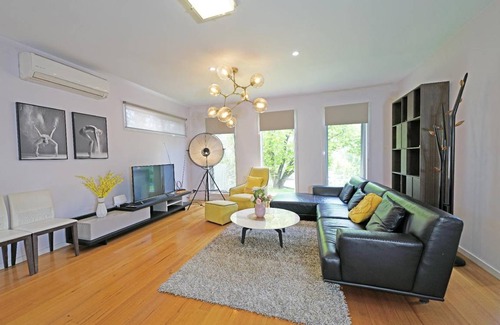 Doncaster House | 220 m² House ∙ 4 bedrooms ∙ 10 guests