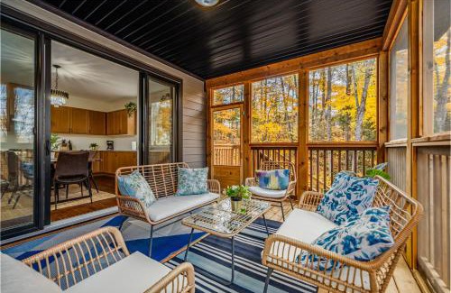 Lake of Bays House | 2200sqf Bungalow in Huntsville, Hidden Valley Ski Resort