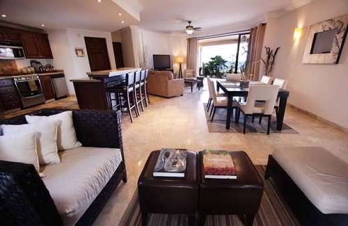 San Jose del Cabo Condo | 2200sqft of Beachfront Luxury at reasonable prices!