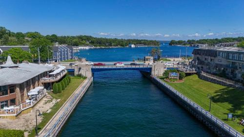 Charlevoix House | 223 Edgewater Inn