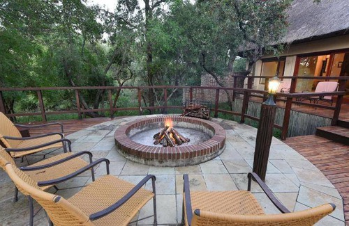 Thorny Bush Game Reserve Cabin | 224 m² Lodge ∙ 4 guests