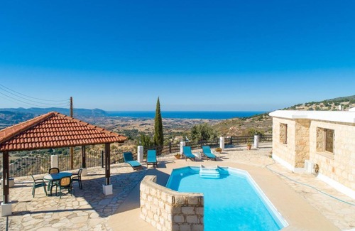 Peristerona Villa | 225 m² Villa ∙ 3 bedrooms ∙ 7 guests