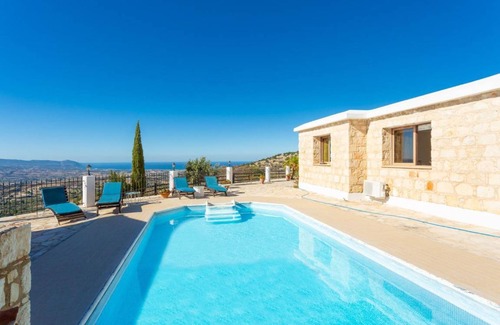 Peristerona Villa | 225 m² Villa ∙ 3 bedrooms ∙ 7 guests
