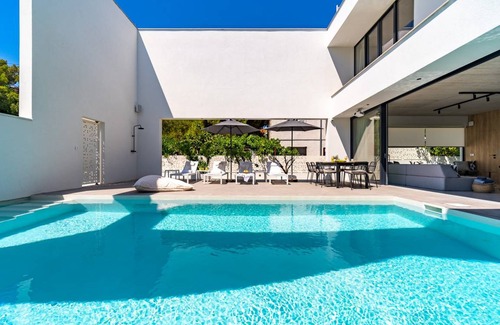 Supetar Villa | 225 m² Villa ∙ 5 bedrooms ∙ 11 guests