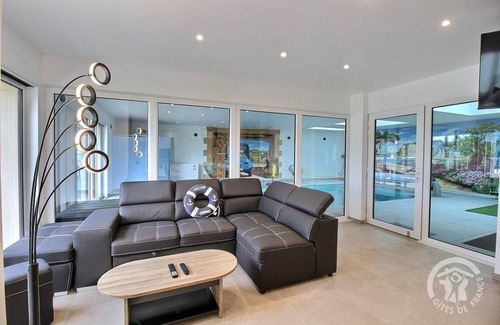 Bourbriac House | 227 m² Gîte ∙ 5 bedrooms ∙ 8 guests