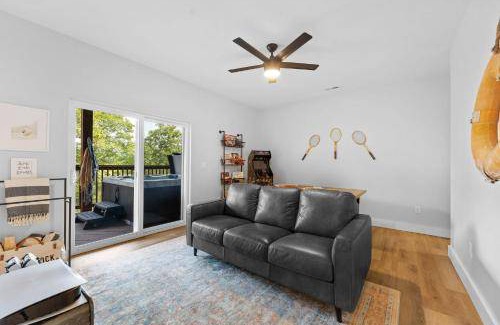 Indian Point Ski Chalet | 228 m² Chalet ∙ 5 bedrooms ∙ 16 guests