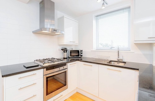 Chiswick Riverside Apartment | 23 Kew Bridge Court - 2 bedroom apartment