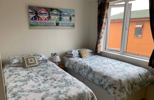 Mullacott Cabin | 23 Ocean View Lodge: Hot Tub To Hire (TJS23OV)