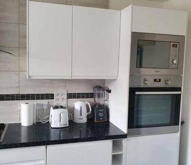 West Thurrock House | 2300 m² House ∙ 4 bedrooms ∙ 8 guests