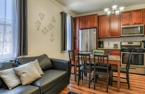 Jersey City Apartment | 232 m² Apartment ∙ 7 bedrooms ∙ 20 guests
