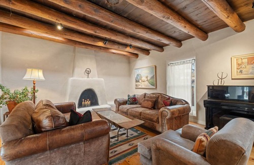 Historic Eastside House | 232 m² House ∙ 3 bedrooms ∙ 6 guests