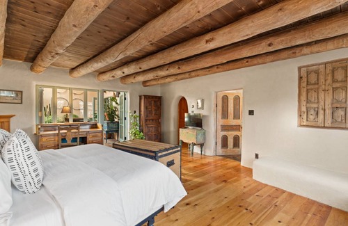 Historic Eastside House | 232 m² House ∙ 3 bedrooms ∙ 6 guests