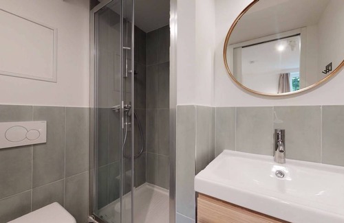 Suresnes Resort | 232 m² Private room ∙ 1 bedroom ∙ 2 guests