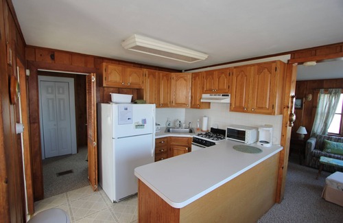Sagamore Beach Cottage | 233 Phillips Rd
