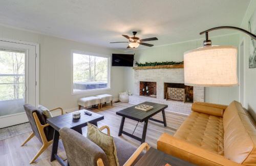 Lenoir House | 24-Acre Cottage with Hot Tub about 10 Mi to Blowing Rock