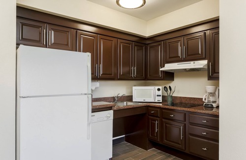 Mount Laurel Condo | 24-Hour Business Center, and Fitness Center | Close to NJ Turnpike