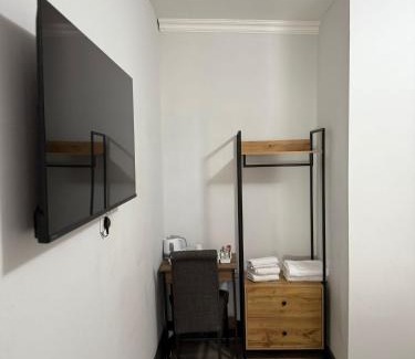 Newport House | 247 Serviced Rooms Self catering