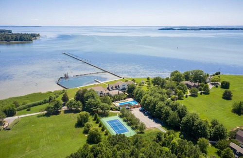 Royal Oak House | 25 Bedrooms - Retreat Center Waterfront Renovated