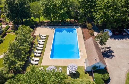 Royal Oak House | 25 Bedrooms - Retreat Center Waterfront Renovated