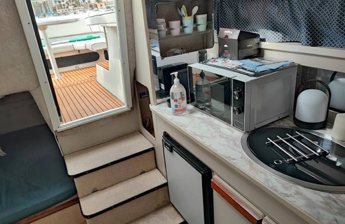 Santa Lucia Boat Rental | 25 m² Houseboat ∙ 1 bedroom ∙ 4 guests
