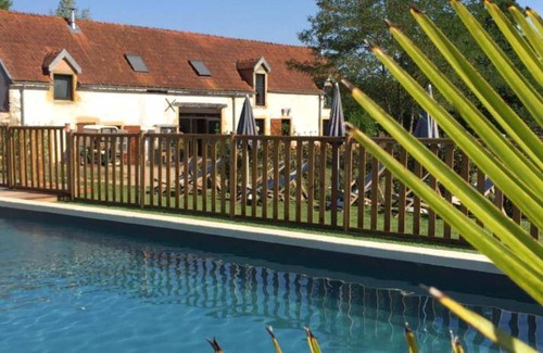 Chassenard Boat Rental | 25 m² Houseboat ∙ 6 guests