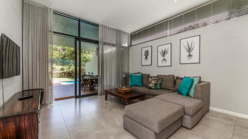 Shaka's Rock Apartment | 25 Tahari Estate