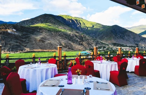 Paro Hotel | 250 m² Hotel ∙ 2 guests