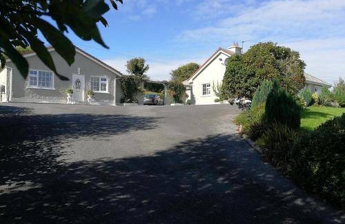 Ennis House | 250 m² House ∙ 3 bedrooms ∙ 6 guests