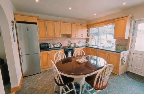 Ennis House | 250 m² House ∙ 3 bedrooms ∙ 6 guests