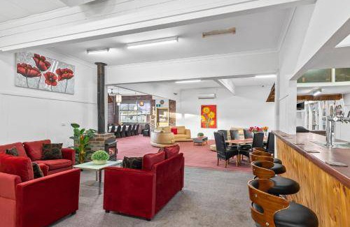 Torrumbarry Hotel | 250 m² Motel ∙ 4 bedrooms ∙ 9 guests