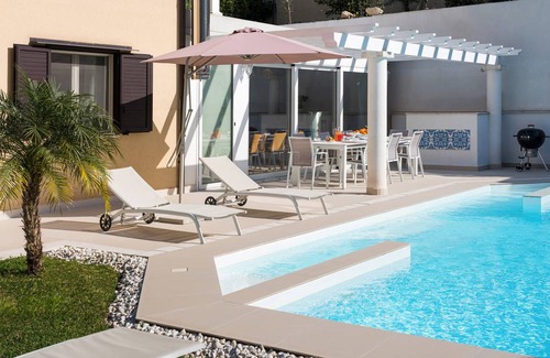 Taormina Villa | 250 m² Villa ∙ 4 bedrooms ∙ 9 guests