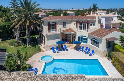 Lagos Villa | 250 m² Villa ∙ 5 bedrooms ∙ 10 guests