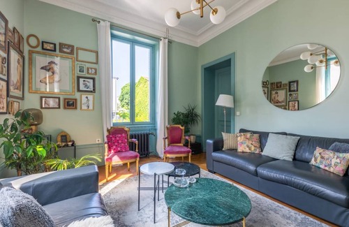 Champagne-au-Mont-d'Or Villa | 250 m² Villa ∙ 6 bedrooms ∙ 12 guests