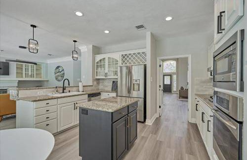 The Woodlands House | 251 m² House ∙ 4 bedrooms ∙ 8 guests