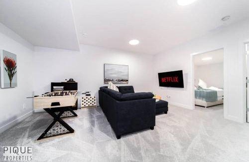Southwest Edmonton House | 255 m² House ∙ 6 bedrooms ∙ 16 guests