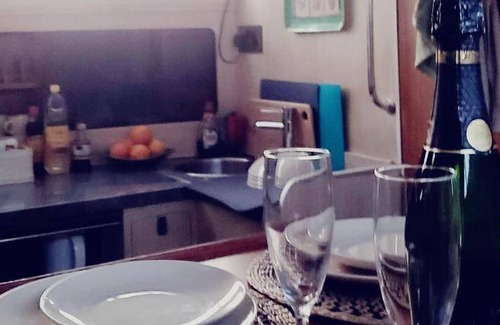 Vallpineda Boat Rental | 26 m² Houseboat ∙ 1 bedroom ∙ 3 guests