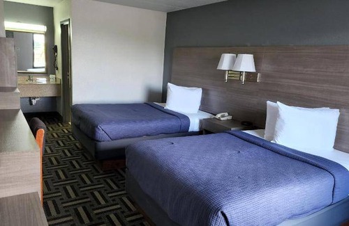 Hendersonville Hotel | 26 m² Motel ∙ 127 guests