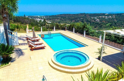 Polemarchi Villa | 260 m² Villa ∙ 3 bedrooms ∙ 6 guests