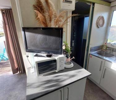 Ouges Boat Rental | 27 m² Houseboat ∙ 2 bedrooms ∙ 5 guests