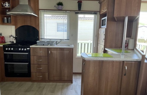 Pevensey Ski Chalet | 27 Tower View Pevensey Bay Holiday Park Beach