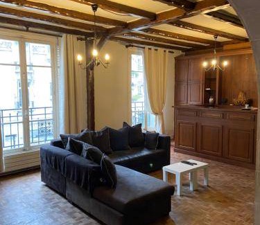 Soissons Apartment | 270 m² Apartment ∙ 6 bedrooms ∙ 12 guests