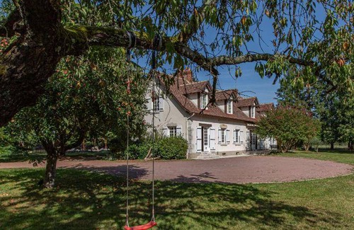 Huisseau-sur-Mauves House | 270 m² House ∙ 7 bedrooms ∙ 14 guests
