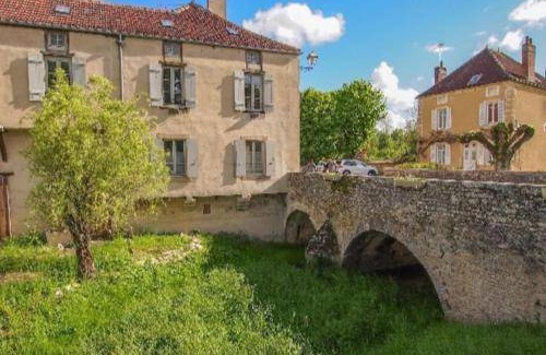 Noyers-sur-Serein House | 275 m² House ∙ 5 bedrooms ∙ 14 guests