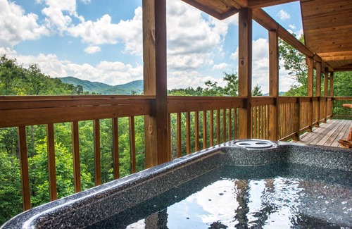 Gatlinburg - Pigeon Forge Cabin | 279 m² Cabin ∙ 3 bedrooms ∙ 8 guests
