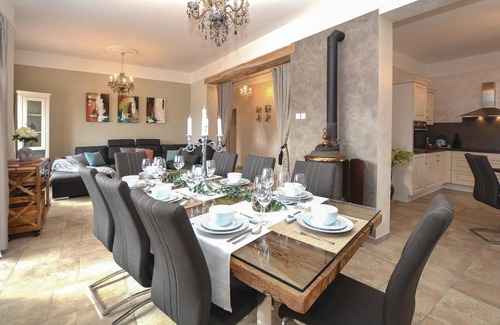 Tomaj House | 279 m² House ∙ 5 bedrooms ∙ 12 guests